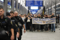 Fast jede zweite Abschiebung scheitert: Behörden kündigen an, Aktivisten helfen beim Untertauchen