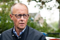 In der „Todesfabrik Hürtgenwald“ sucht Merz den Schulterschluß mit den Grünen