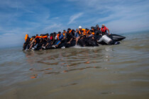 Vodafone lässt tausende SIM-Karten gratis an Migranten verteilen