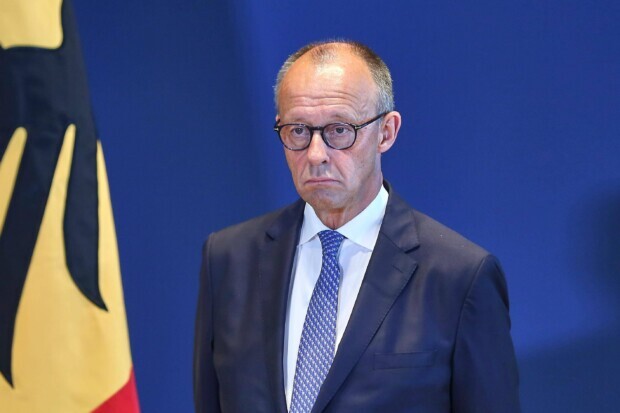 Merz zappelt in der Merkel-Falle