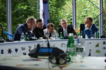Krieg als Ablenkung von Politikkrisen und Rüstungslobby zugleich