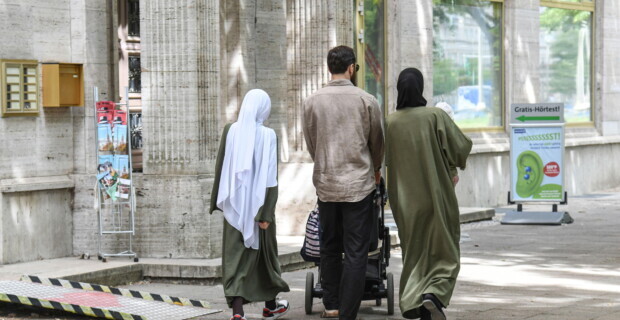 Familiennachzug für Polygamisten: Es ist doch nicht alles erlaubt