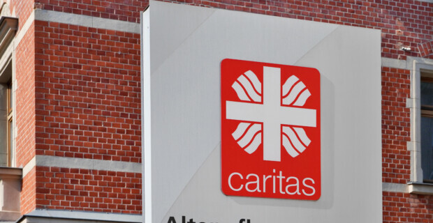 Dürfen AfD-Mitglieder ihre Angehörigen im Caritas-Pflegeheim besuchen?