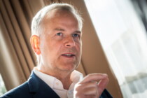 “Wir werden ein Ministerium einsparen”