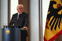 Steinmeier verleiht Ruprecht Polenz das Bundesverdienstkreuz