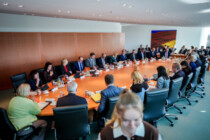 Wie die politische „Garagenfirma AfD“ die Etablierten herausfordert
