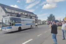 Störkommando bekommt Gegenwind: ZPS-Adenauer-Bus fährt bei Siegmund-Veranstaltung wieder ab