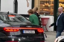 Übt Angela Merkel für Schloss Bellevue?