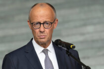 Industrieaufträge im Plus: massiver Schub durch Rüstungsgüter