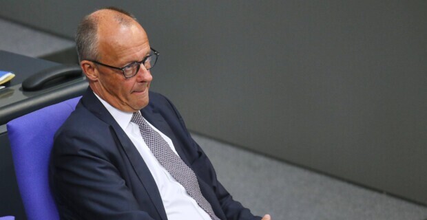 Merz droht Sachsen-Anhalt