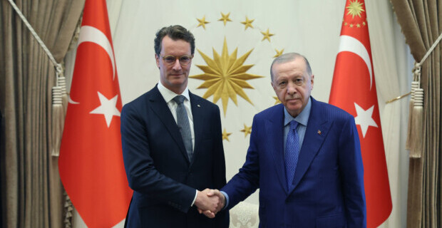 Hendrik Wüst holt sich Wahlkampfhilfe in der Türkei