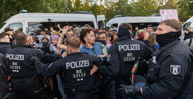 Feministische Halloween-Demo und Gen-Z-Proteste am Samstag