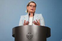 Berlin schützt vor Deepfakes und gegen Vergewaltiger hilft Kotzen