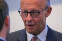 Merz sieht sich als Retter Deutschlands und Europas – während seine CDU untergeht