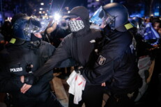 Harte Demo-Einsätze, Gewaltdelikte: Dutzende Polizisten wollen weg von Berlin.