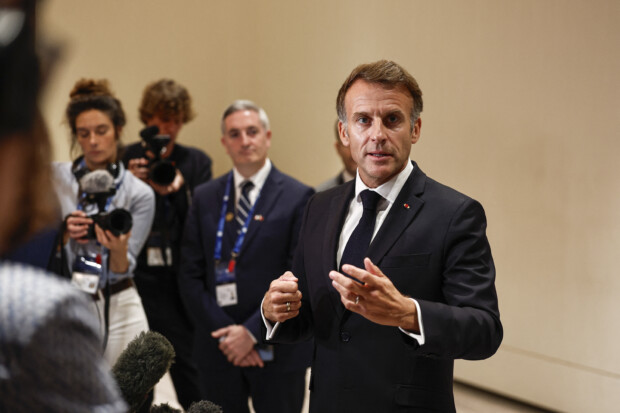 Emmanuel Macron bei dem Presse-Statement in Katar.