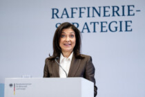 Reiches Raffinerie-Strategie: Problem erkannt und direkt die grüne Handbremse gezogen
