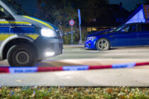 Mutmaßlicher Clan-Streit eskaliert: BMW-Fahrer rast in Menschengruppe