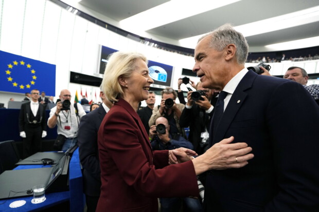 Ursula von der Leyen mit Mark Carney.