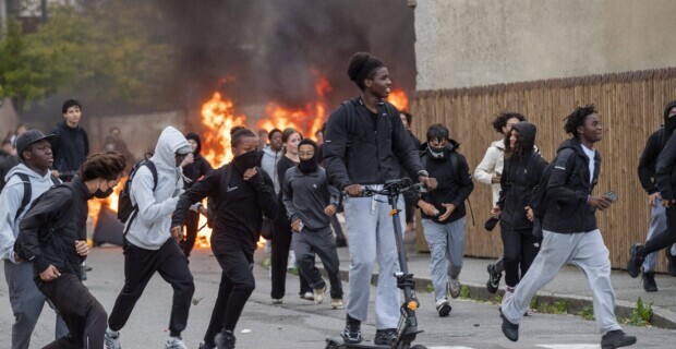 Massivste Ausschreitungen und schwere Gewaltwellen erschüttern Frankreich