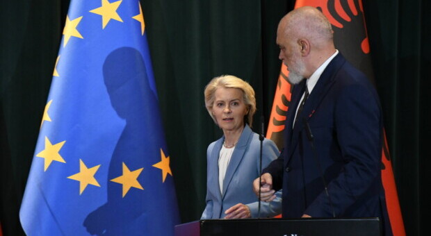 Ursula von der Leyen bei Gesprächen in Albanien.