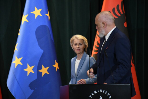 Ursula von der Leyen bei Gesprächen in Albanien.