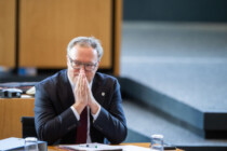 Doktor No von Thüringen gibt auf – aber nicht sein Regierungsamt