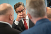 Linnemann: Gesundheitssystem auf Kriegsfall vorbereiten